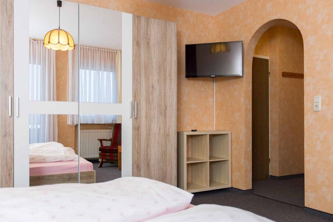 Hôtel Gasthof Zum Goldenen Hirschen à Geroldsgrun Extérieur photo